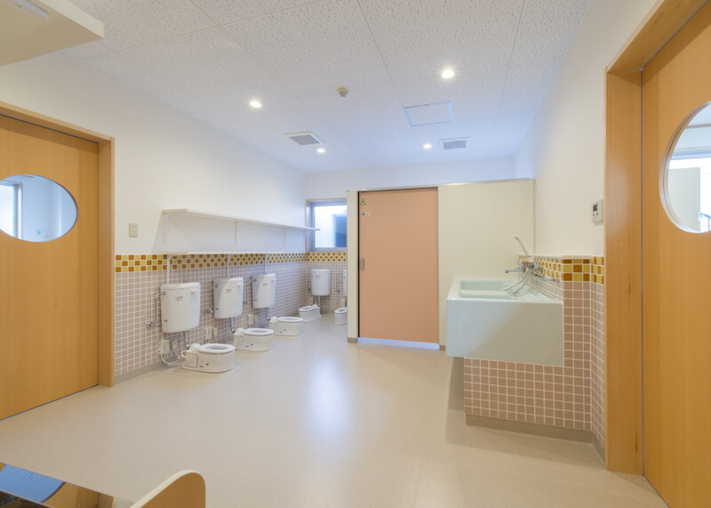 2階建て園舎お手洗い②